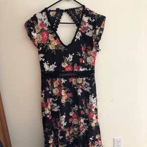 Pretty dress with open lace back